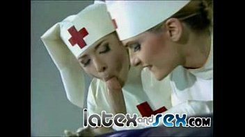 hd enfermeiras de látex tratam um cara com máscara de gás de sex