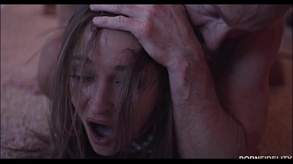 hd 幸運な運転手は彼の熱い乗客ダニダニエルズとセックスするようになります sex