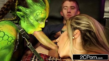 hd чувак с большим хуем бурит две инопланетные киски одновременно sex