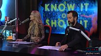 hd крошки раздеваются во время допроса на утреннем шоу sex