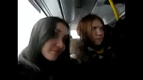 hd ロシアの女の子はバスで露出症の見知らぬ人と浮気します sex