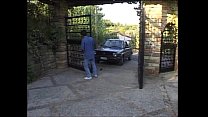 hd 若い男の子はソファでクソカップルをスパイします sex