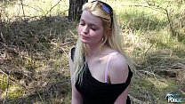 hd блонди показывает все и позволяет фальшивому агенту делать то что он хочет на публике sex