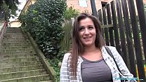 hd 公共エージェントのシンディローンと彼女のバブルのお尻の可愛い人が車の中で犯された sex