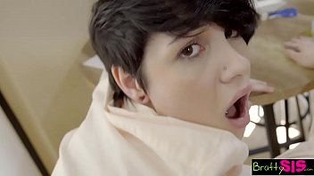 hd bratty sis трахнула мою сводную сестру в постели наших родителей sex