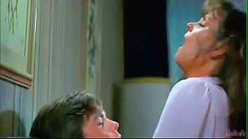 hd пожилая женщина молодой мальчик сцена ночь на небесах sex