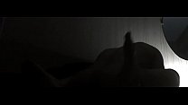 hd 夫が仕事をしている間夫婦のベッドでホットワイフを連れて行く雄牛 sex