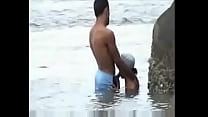 hd на пляже показывает любительскую пару не имитирующую траха sex