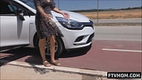 hd мамаша писает на обочине дороги sex