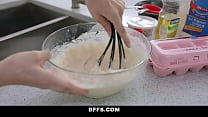 hd 料理をした後の若者を振って焼くと大きなコックを共有します sex