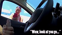 hd niche parade通りのこのひよこでコックを点滅させて彼女は写真を撮ります sex