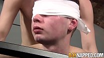 hd молодому парню засунули член глубоко внутрь пока он связан sex