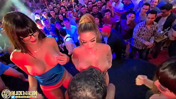 hd они отсасывают у меня перед тем как устроить шоу в баре в чьяпасе sex