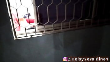 hd пойманный я иду по улице и вижу свою соседку в окно ее дома я слежу за ней пока она мастурбирует смотря черное порно sex