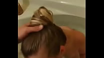 hd покупалась в ванне и захотела пососать sex