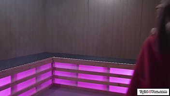 hd грудастые трансы khloe kay и ts emma rose трахают девушку в сауне sex