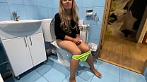 hd 継母はパンティーを着用していなかったので義理の息子がお尻で彼女をファックする方が便利です sex