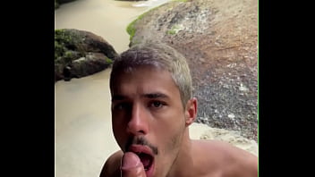 hd ストレートの男がビーチにいてペニスを持ち上げて私を見るのをやめなかったので私は彼を助けに行かなければなりませんでした sex