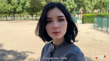 hd 見知らぬ人がフランスでデートした直後に彼女のクロワッサンを味見させてザーメンを飲み込むハメ撮り sex