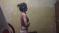 hd я смотрел как сотрудница сервиса переодевалась и она пошла спать я зашёл к ней в комнату и трахнул её sex
