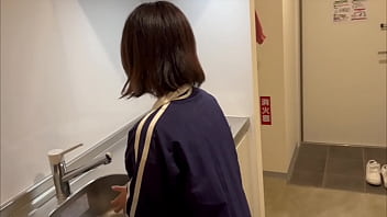 hd もうここでシよ我慢できない彼女と同棲初日でキッチンで彼女と激しくsexするカップル sex