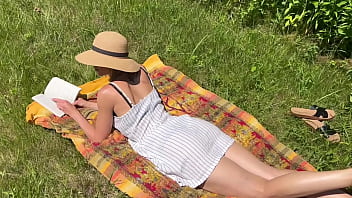 hd 姐弟乱论 wife in dress fucks husbands friend and gets public creampie in public field sex
