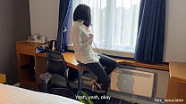 hd 義母と一緒にベッドにいて勃起するなんてありえないわ今すぐ対処しなきゃ優しい義母が義理の息子が誤って勃起するのを助けます sex