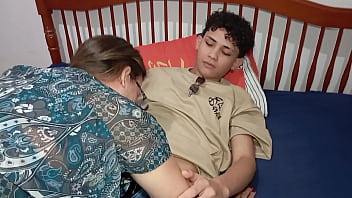 hd мать моего отчима заставила меня убраться в доме и я трахнул ее sex