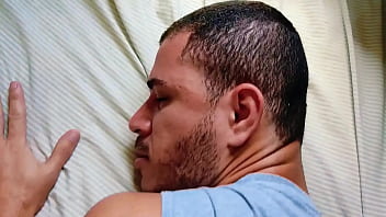hd 受動的に隣人のペニスが壊れるまで泣き苦しみこの小さなふしだらな女は快楽にうめき声を上げました sex
